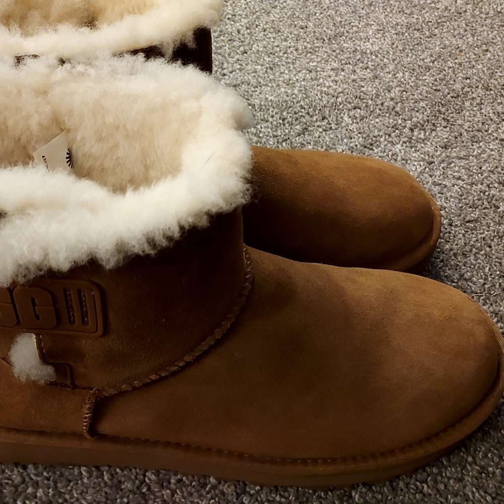 Sold! Ugg Mini Bailey Shearling-Lined Boots Size 11